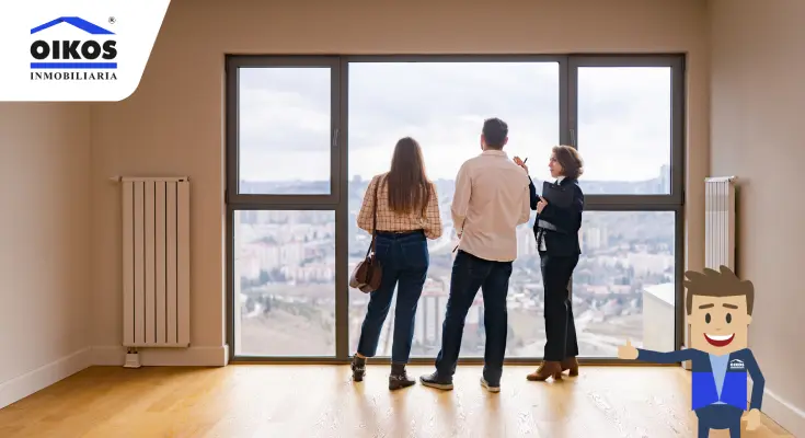 Personas revisando un inmueble nuevo