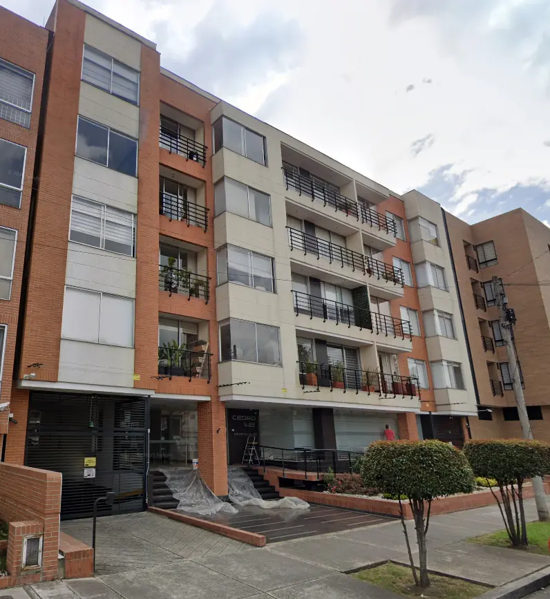 Apartamento remodelado con balcón y estudio Apartamento remodelado con balcón y estudio – Cod. 4681