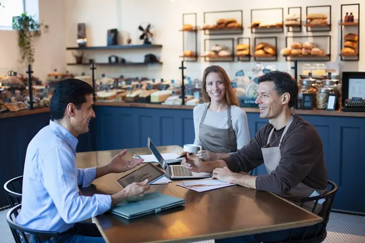 Haz que tu inversión tenga sentido desde el inicio Asesor de personal de restaurante