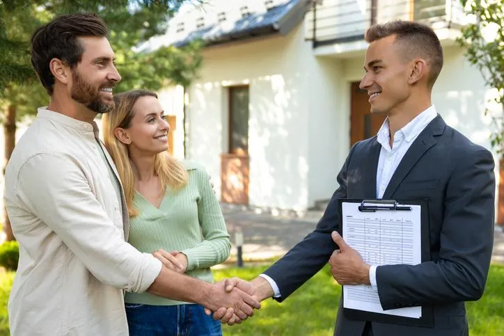 ¡Encuentra tu próximo inmueble con OIKOS Inmobiliaria! Acompañamiento inmobiliario OIKOS