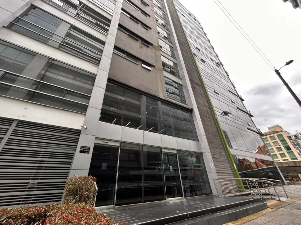 Oficina en Chicó Sur, código 6016 Oficina remodelada en edificio inteligente en Chicó Sur