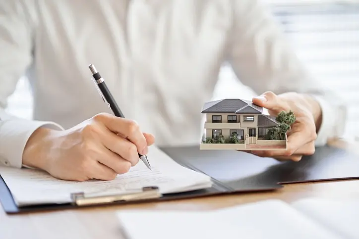 Riesgos legales comunes al comprar vivienda en Bogotá Inconsistencias en el folio de matrícula inmobiliaria