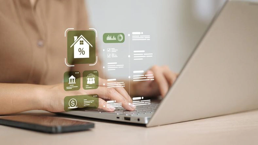 Análisis comparativo de mercado (ACM) bien ejecutado Persona usando la computadora