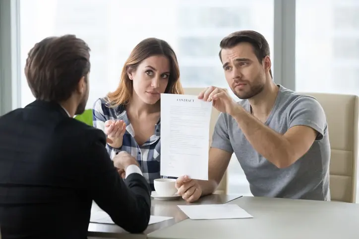 Implicaciones jurídicas y económicas para el comprador Se te cierran puertas de financiación y de formalización financiera
