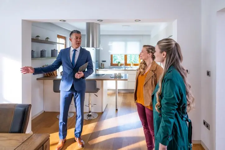 Preparación del inmueble para una consignación efectiva Personas viendo un inmueble