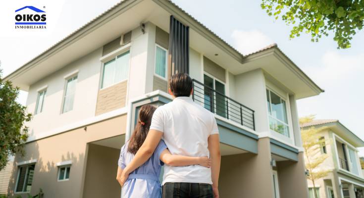 Pareja comprando vivienda usada