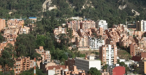 Polémica por construcción en los cerros orientales de Bogotá  - Oikos Inmobiliaria